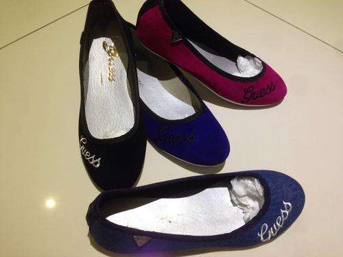 Guess Pumps