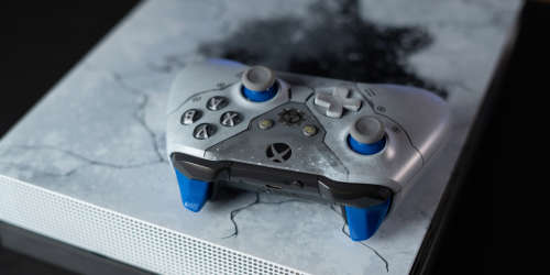 XBOX ONE X GEARS 5 LIMITED EDT BUNDLE (1TB) 3 MONTHS OLD LIKE NEW WITH WARRANTY! (FREE SHIPPING)