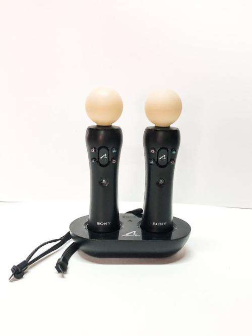 2X Official Playstation Move Controllers & Charging Station Good Condition! (Works on PS3 & PS4)