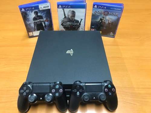 PS4 PRO 1TB With 2 Official Playstation Controllers & 3 Games, Great Condition! (Free Shipping)