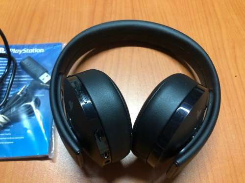 Playstation 4 Gold Wireless Headset Black Boxed Like New!