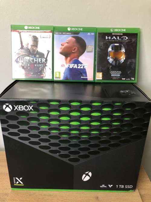 XBOX SERIES X BOXED IN GREAT CONDITION! PLUS 3 GREAT GAMES! FREE SHIPPING!
