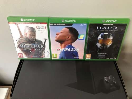 XBOX SERIES X BOXED IN GREAT CONDITION! PLUS 3 GREAT GAMES! FREE SHIPPING!
