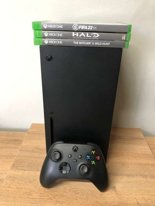 XBOX SERIES X BOXED IN GREAT CONDITION! PLUS 3 GREAT GAMES! FREE SHIPPING!