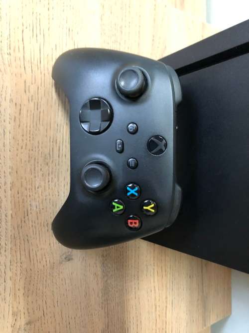 XBOX SERIES X BOXED IN GREAT CONDITION! PLUS 3 GREAT GAMES! FREE SHIPPING!