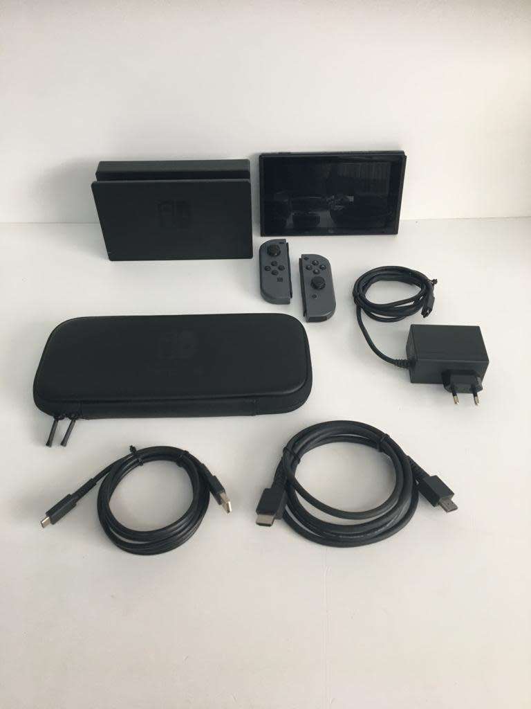 Nintendo Switch V1 Model HAC-001 Grey With Accessories Great Condition!