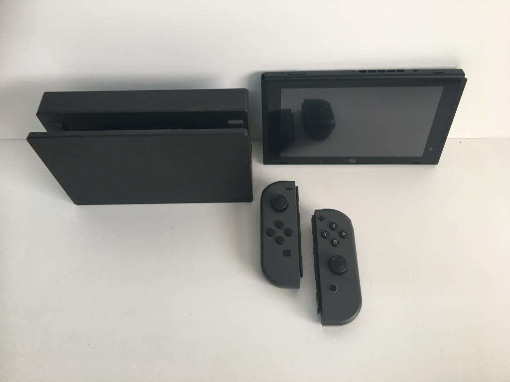 Nintendo Switch V1 Model HAC-001 Grey With Accessories Great Condition!