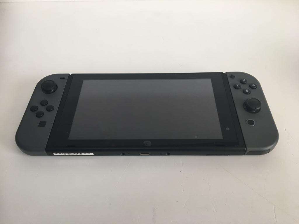 Nintendo Switch V1 Model HAC-001 Grey With Accessories Great Condition!