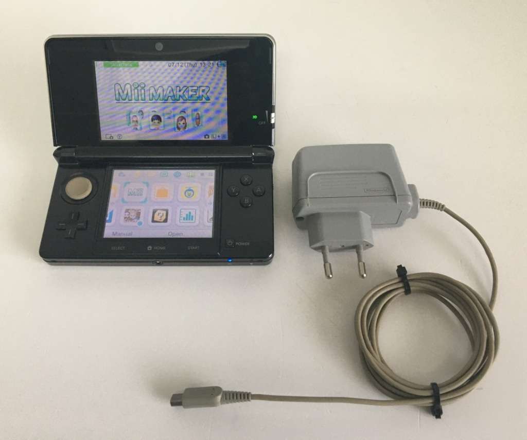 Nintendo 3DS Handheld Console Cosmos Black Good Condition!