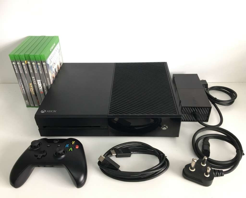 Xbox One 500 GB Console With Wireless V2 Controller And 7 Game Titles Great Condition!