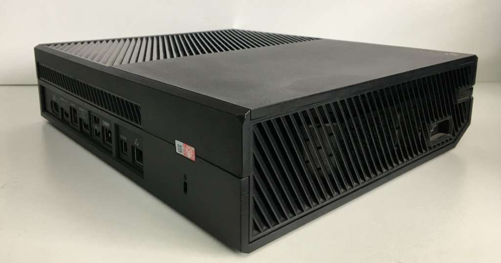 Xbox One 500 GB Console With Wireless V2 Controller And 7 Game Titles Great Condition!