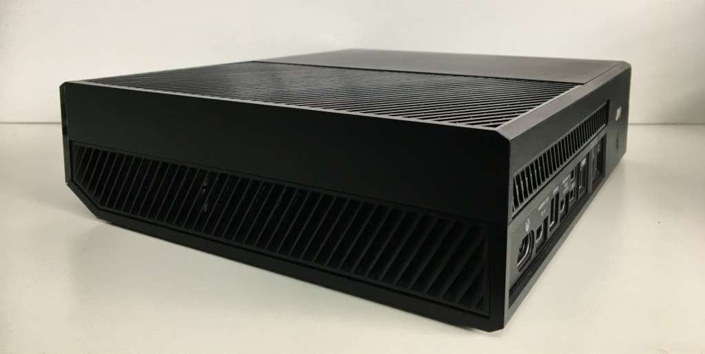 Xbox One 500 GB Console With Wireless V2 Controller And 7 Game Titles Great Condition!