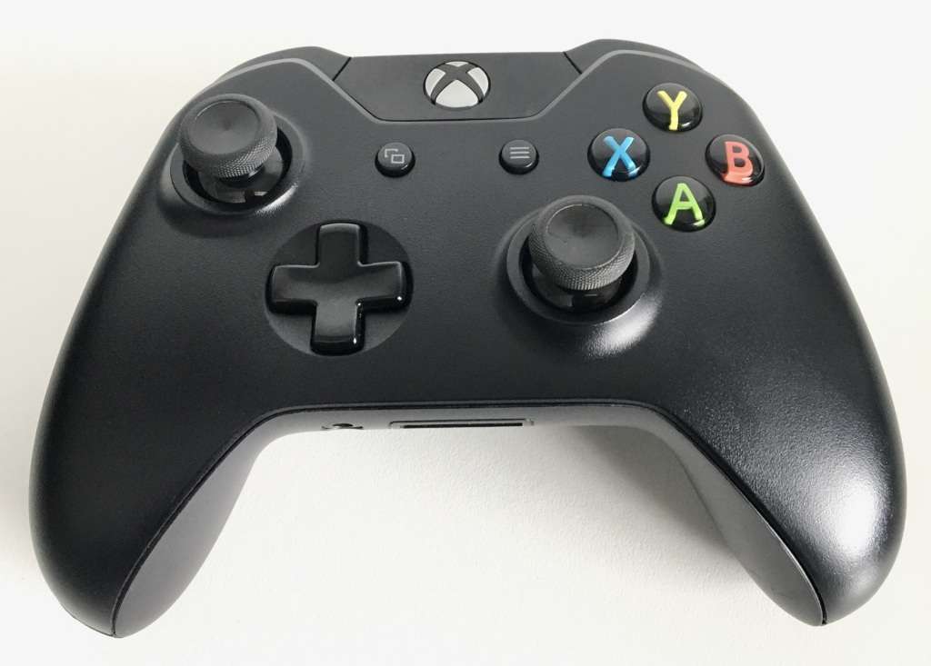 Xbox One 500 GB Console With Wireless V2 Controller And 7 Game Titles Great Condition!