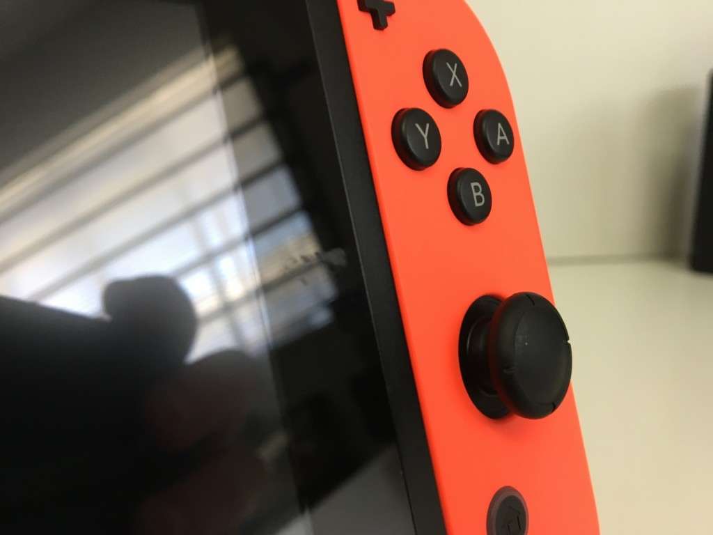 Nintendo Switch V2 32GB Game Console Black With Blue/Red Joy-con Overall Good Condition!