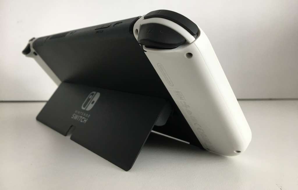 Nintendo Switch OLED Model White 64GB With White Joy-Con Controllers And 2 Titles Great Condition!