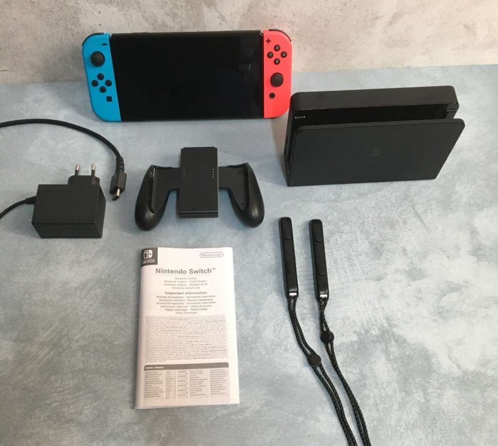Nintendo Switch OLED Model HEG-001  64GB - Neon Red / Blue Boxed Great Condition!