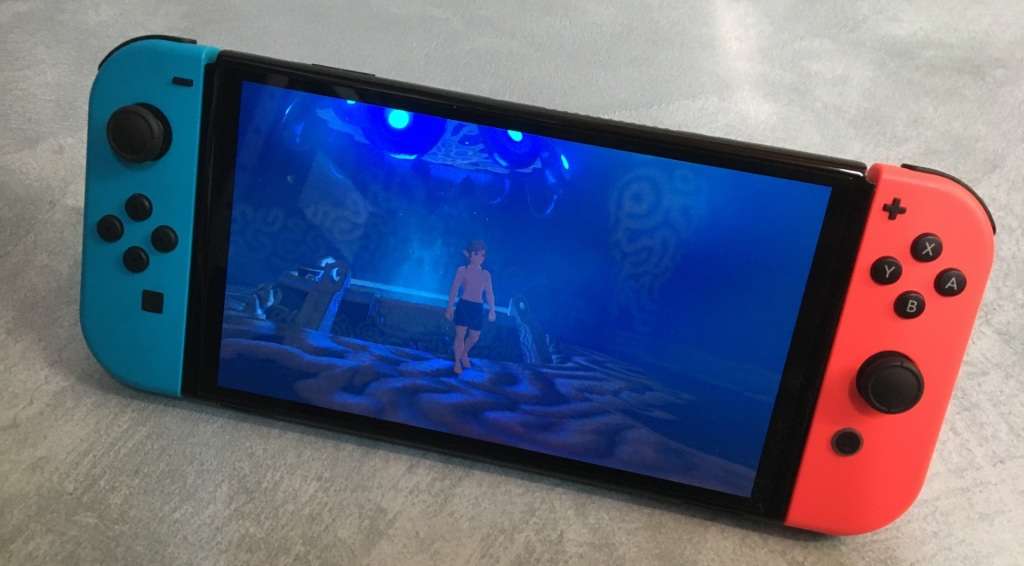 Nintendo Switch OLED Model HEG-001  64GB - Neon Red / Blue Boxed Great Condition!