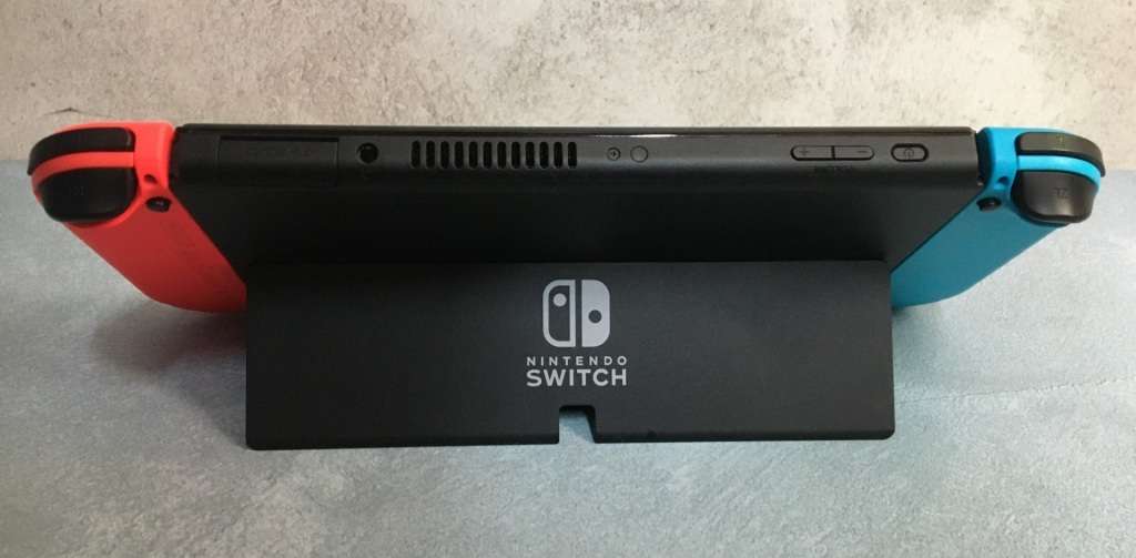 Nintendo Switch OLED Model HEG-001  64GB - Neon Red / Blue Boxed Great Condition!
