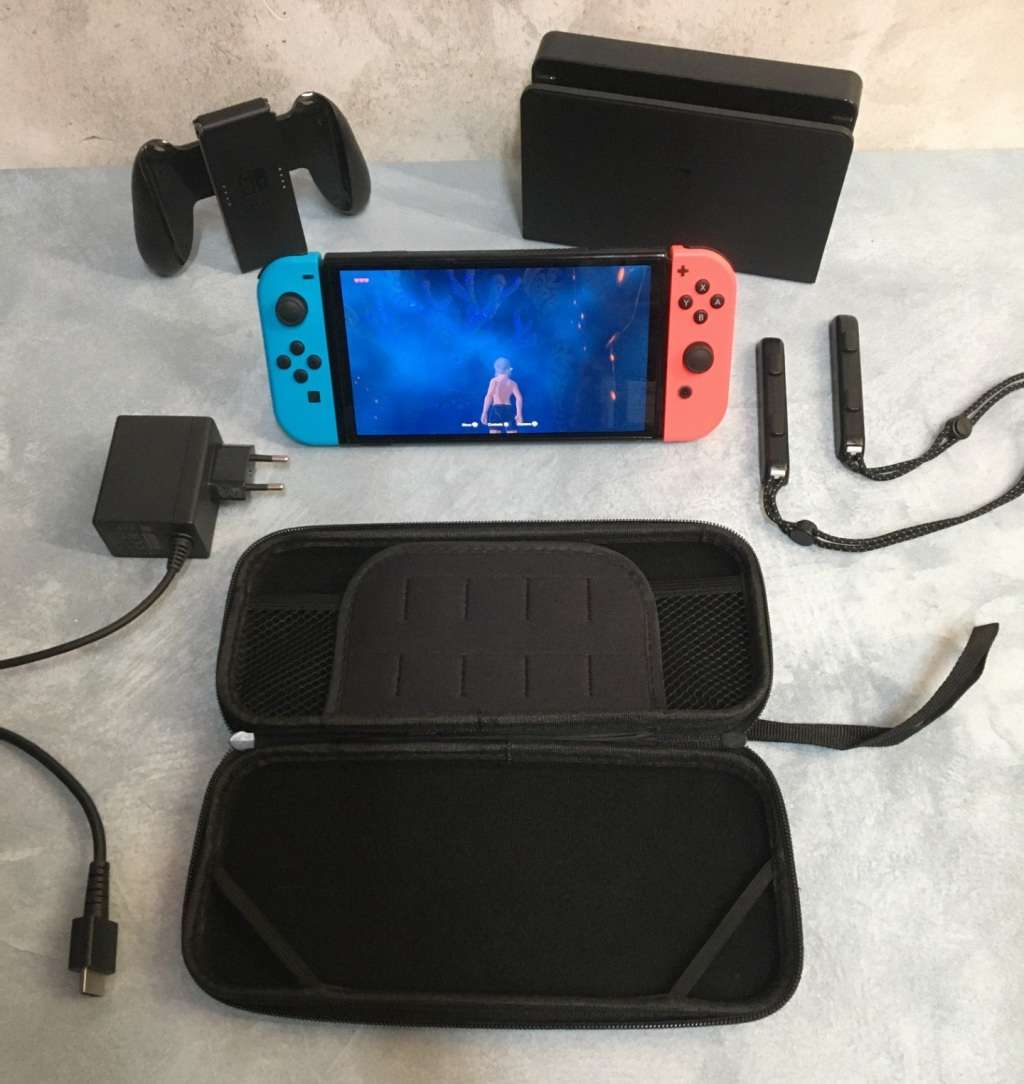 Nintendo Switch OLED Model HEG-001  64GB - Neon Red / Blue Boxed Great Condition!