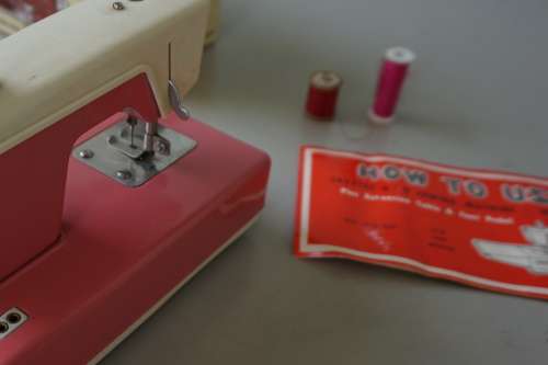 Vintage Japanese metal Crystal Sewing Machine (toy in box)