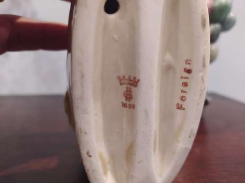 BEAUTIFUL! Vintage statues, porcelain and ceramic/chalk?