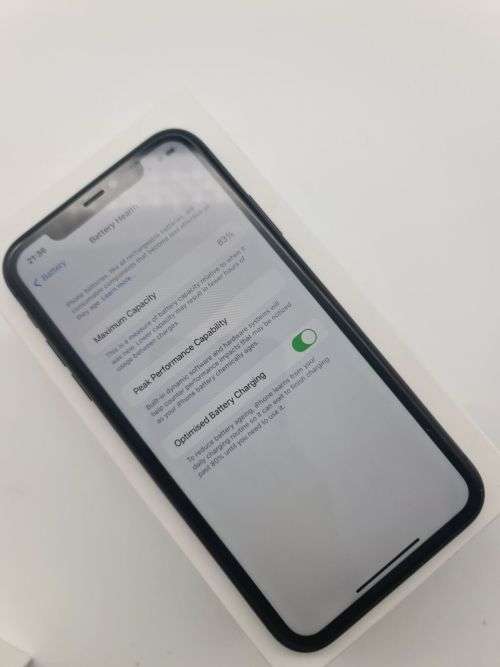 Apple iPhone 11 64GB Unlocked (Black) - Excellent Condition