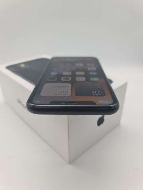 Apple iPhone 11 64GB Unlocked (Black) - Excellent Condition