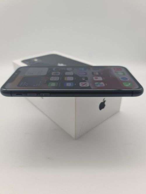 Apple iPhone 11 64GB Unlocked (Black) - Excellent Condition