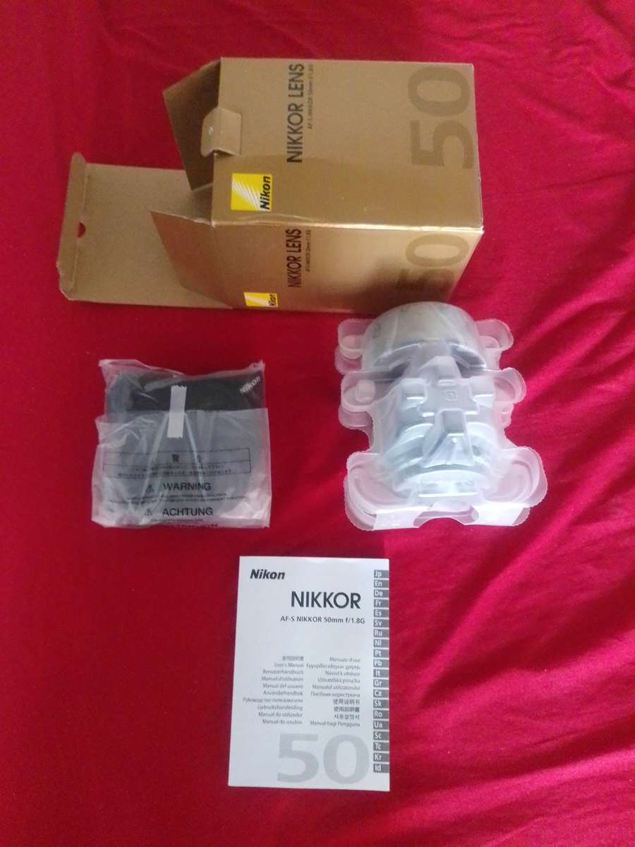A new Nikon AF-S 50mm f/1.8G NIKKOR Lens + lens bag