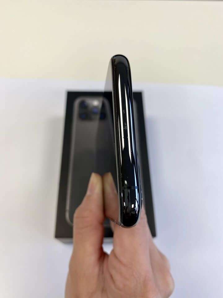 iPhone 11 Pro - 256GB - Space Grey (Unlocked) With Accessories