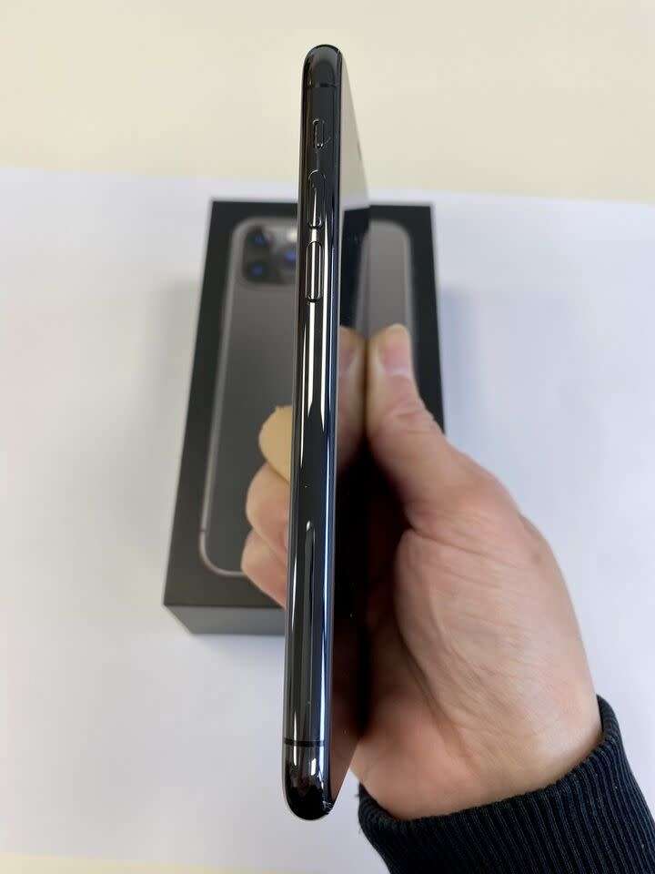 iPhone 11 Pro - 256GB - Space Grey (Unlocked) With Accessories