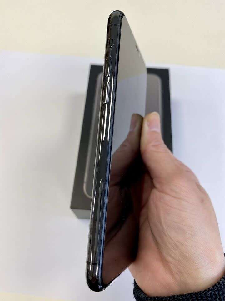 iPhone 11 Pro - 256GB - Space Grey (Unlocked) With Accessories