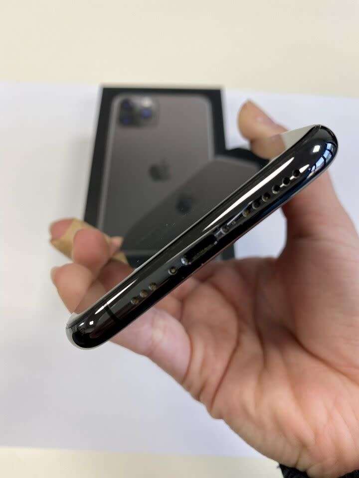 iPhone 11 Pro - 256GB - Space Grey (Unlocked) With Accessories