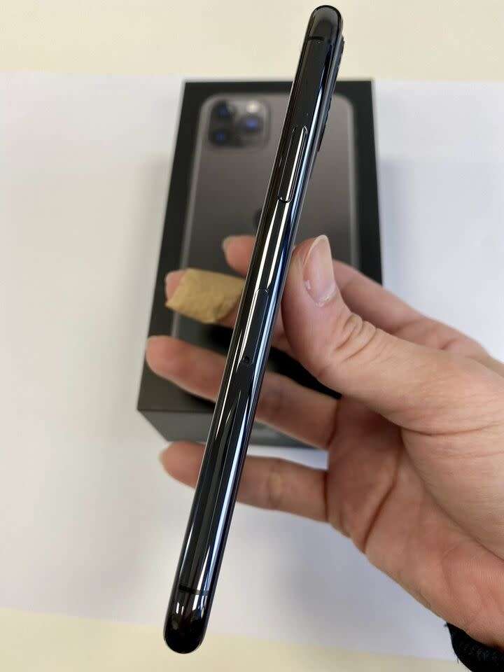 iPhone 11 Pro - 256GB - Space Grey (Unlocked) With Accessories