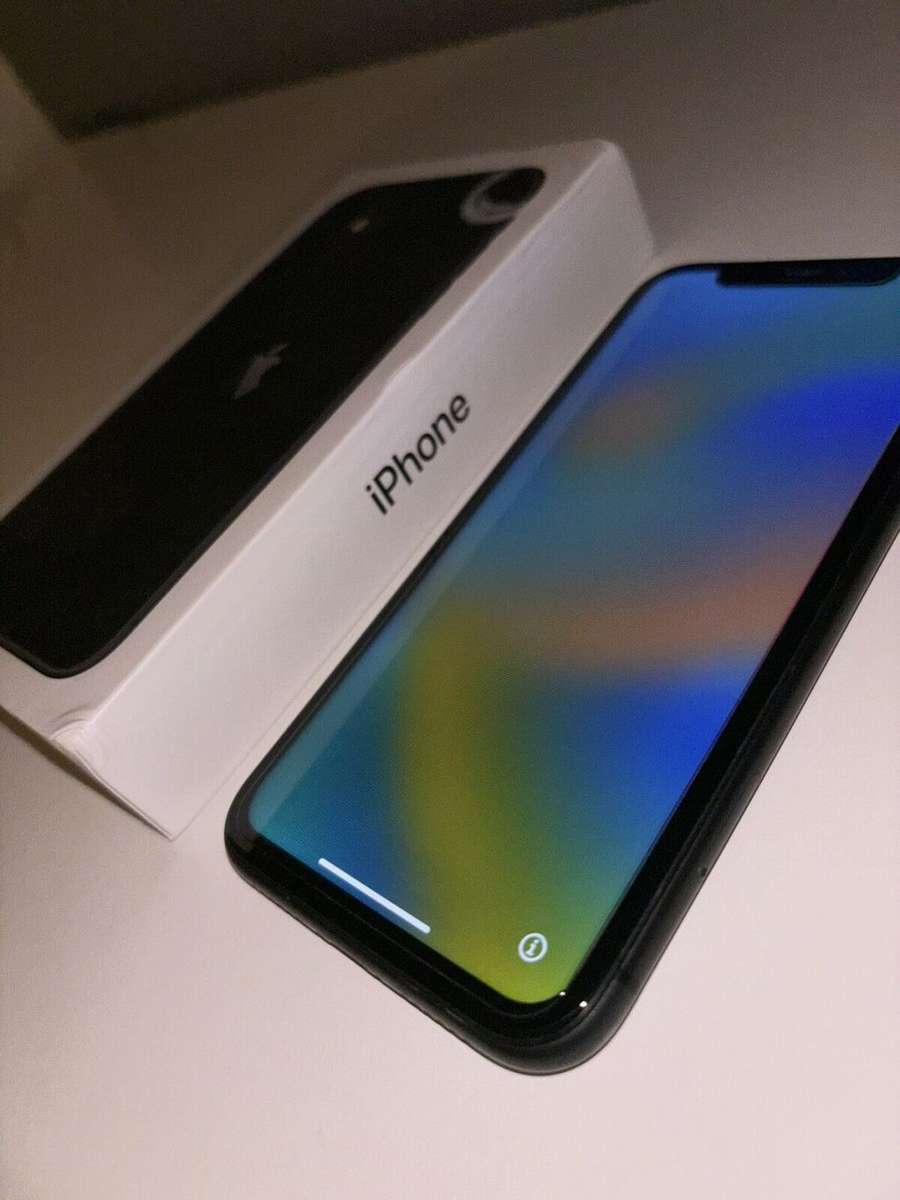 iPhone 11 64GB -  Black OR White (Prestine Conditions - unlocked)