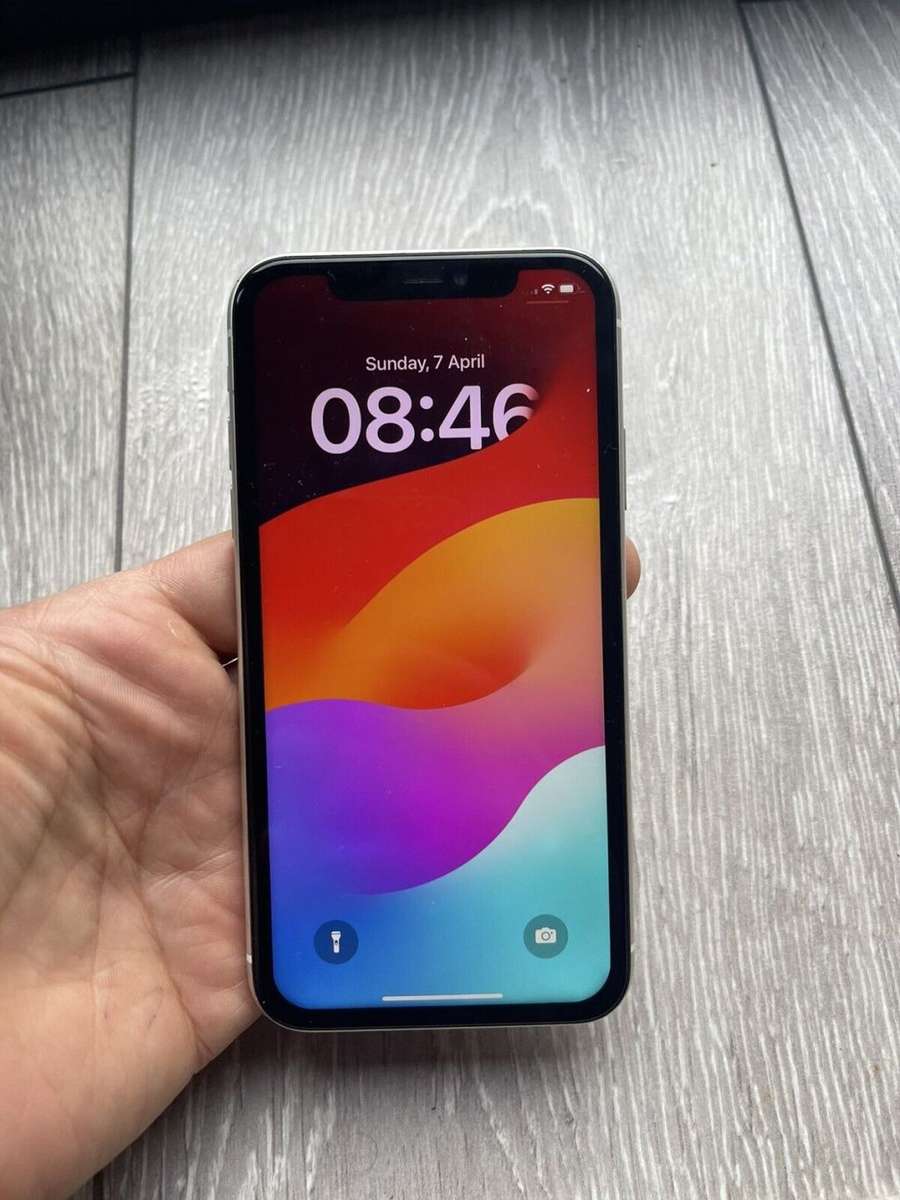 iPhone 11 64GB -  Black OR White (Prestine Conditions - unlocked)