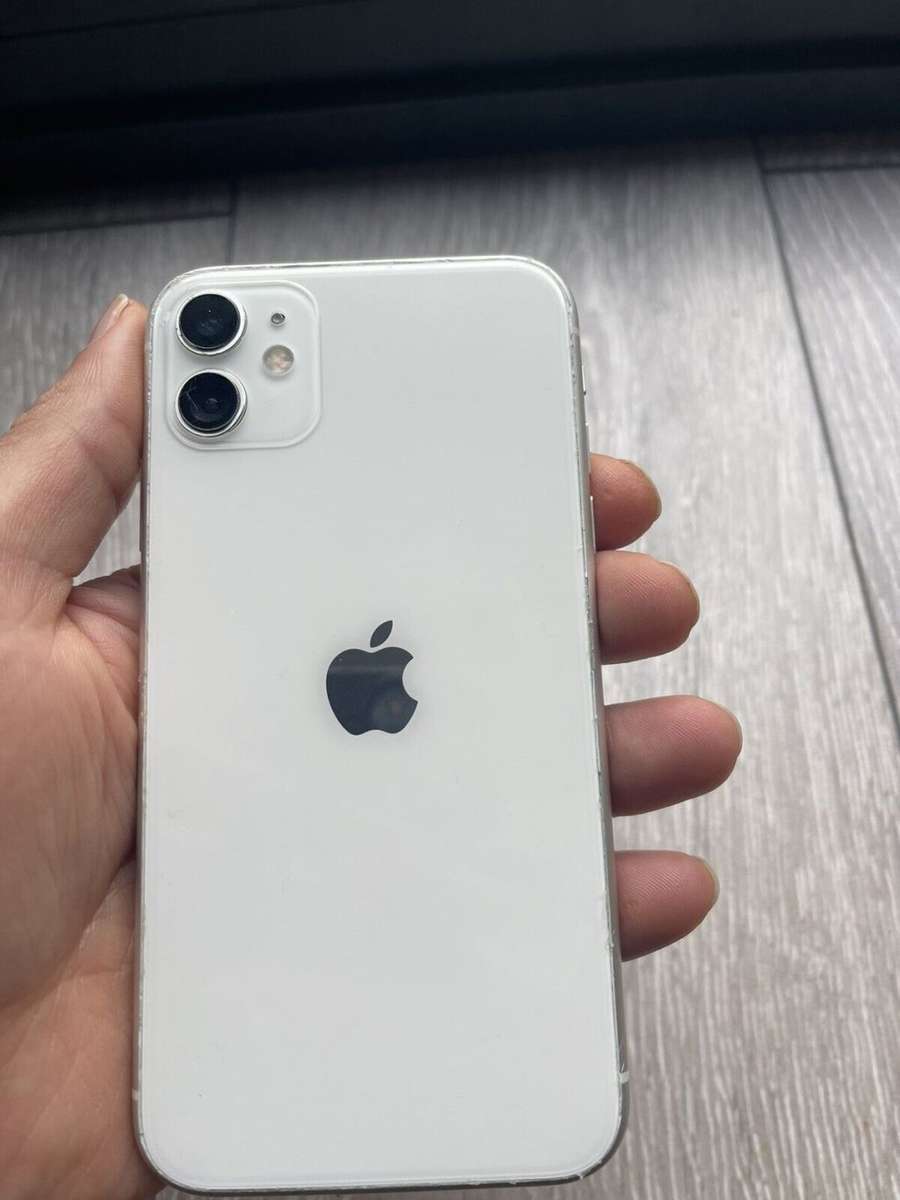 iPhone 11 64GB -  Black OR White (Prestine Conditions - unlocked)