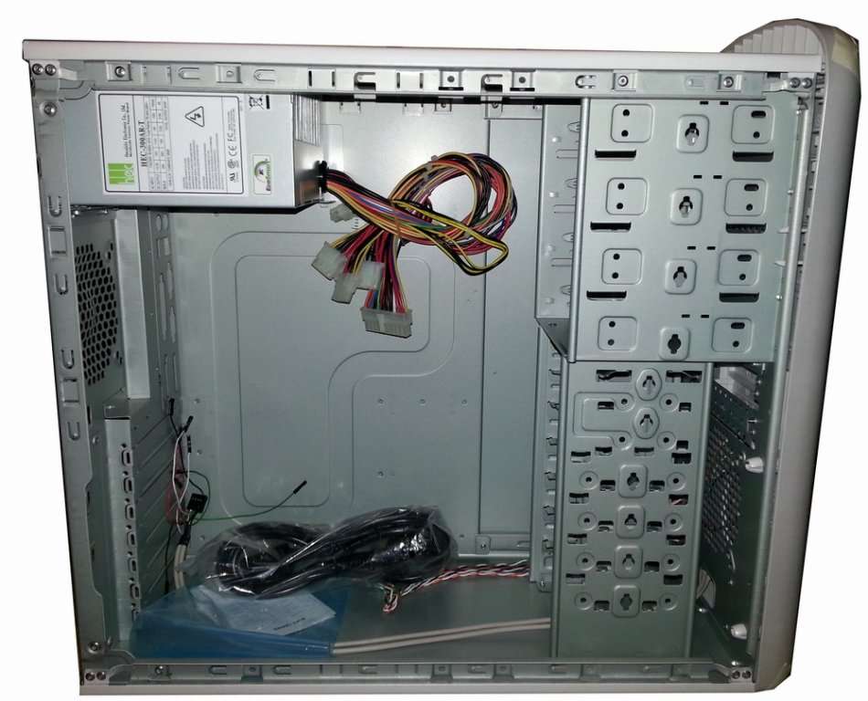 Genius Barebone Bundle Case/300w PSU/Keyboard/Mouse/Speakers