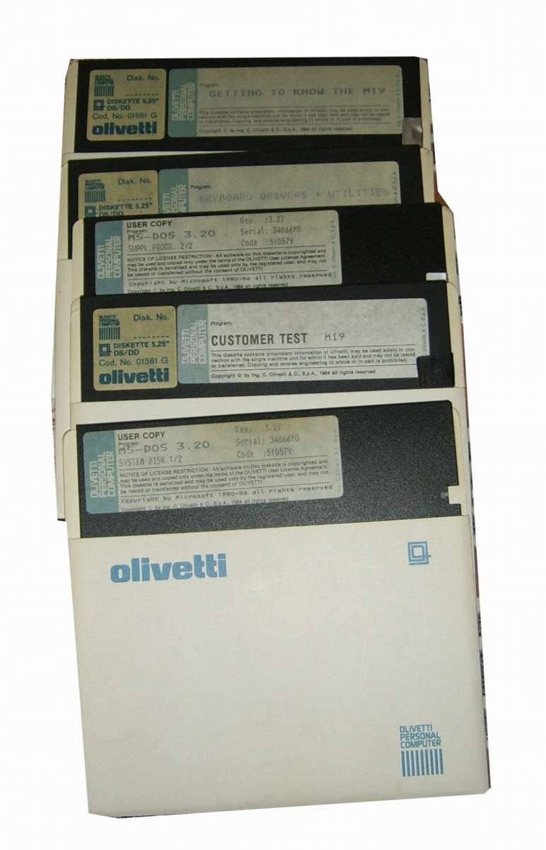 Olivetti M-19 Binder Manuals MS-DOS 3.2 and GW-Basic Guide
