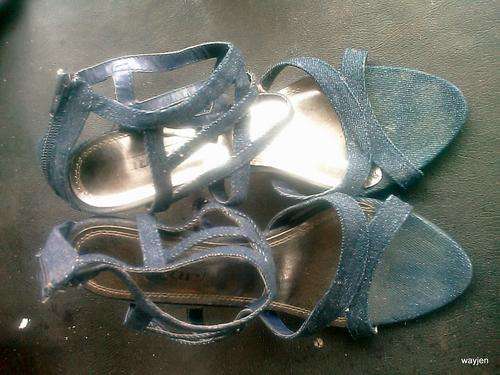 DENIM STILETTO SHOES. SIZE 7. INWEAR. WORN. SCUFF MARKS UNDERNEATH. ZIP AT THE BACK. 10cm HEEL.