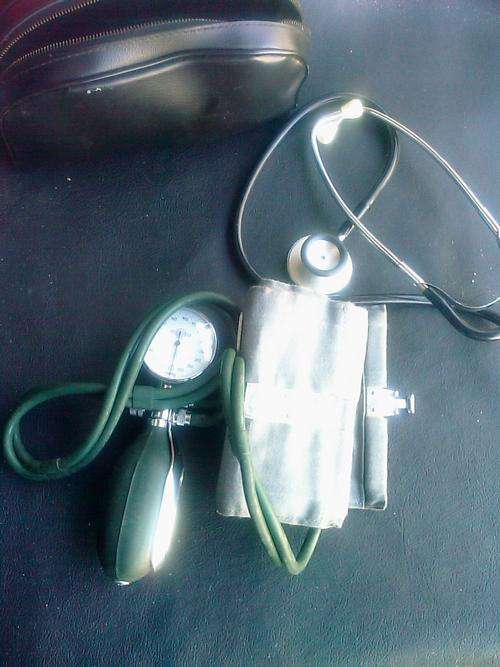 ERKA GERMANY DOCTORS KIT. STETHOSCOPE AND BLOOD PRESSURE TESTER. ALL WORKING 100%. LOOKS NEW.