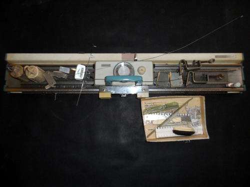 COMPLETE JANOME KNITTING MACHINE. PLEASE NOTE THE CONDITION.