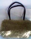 BEIGE FUR HANDBAG. 28 X 18 CM.
