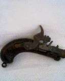 SMALL REPLICA PIRATES GUN WITH SKULL AND DAGGER ON HANDLE. 6cm LONG.