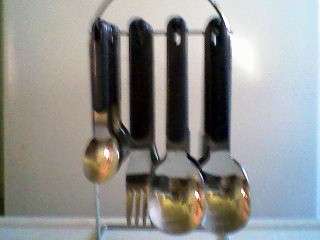 22 PIECES KITCHEN CUTLERY ON A VERY NEAT STAND. COLOUR: BLUE. NOTE: 2 FORKS MISSING.