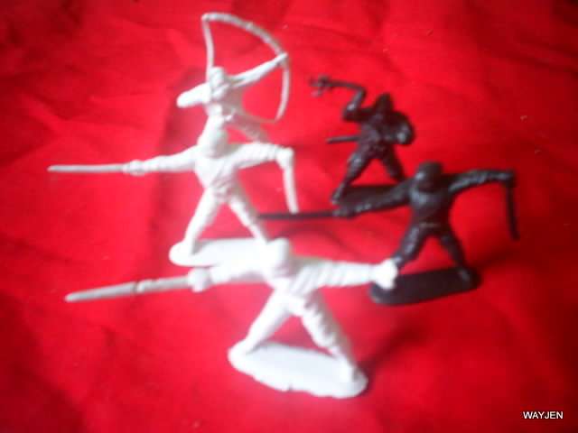 5 X PLASTIC NINJA FIGHTERS. 4.5cm HIGH.