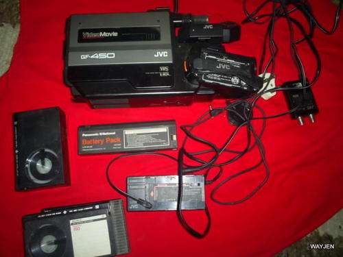 JVC VIDEO MOVIE CAMERA GF-450. WITH CONNECTIONS AND PLUGS AND CASSETTES. DON'T KNOW IF WORKING.
