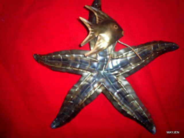 METAL STARFISH AND SMALL FISH WALL HANGING.