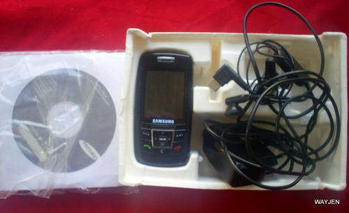 SAMSUNG E250. BLACK. WITH EARPHONE AND CHARGER AND DISC AND BOOK IN BOX. GOOD CONDITION.