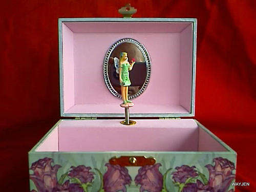 FAIRY MUSICAL JEWELLERY BOX. NEW.